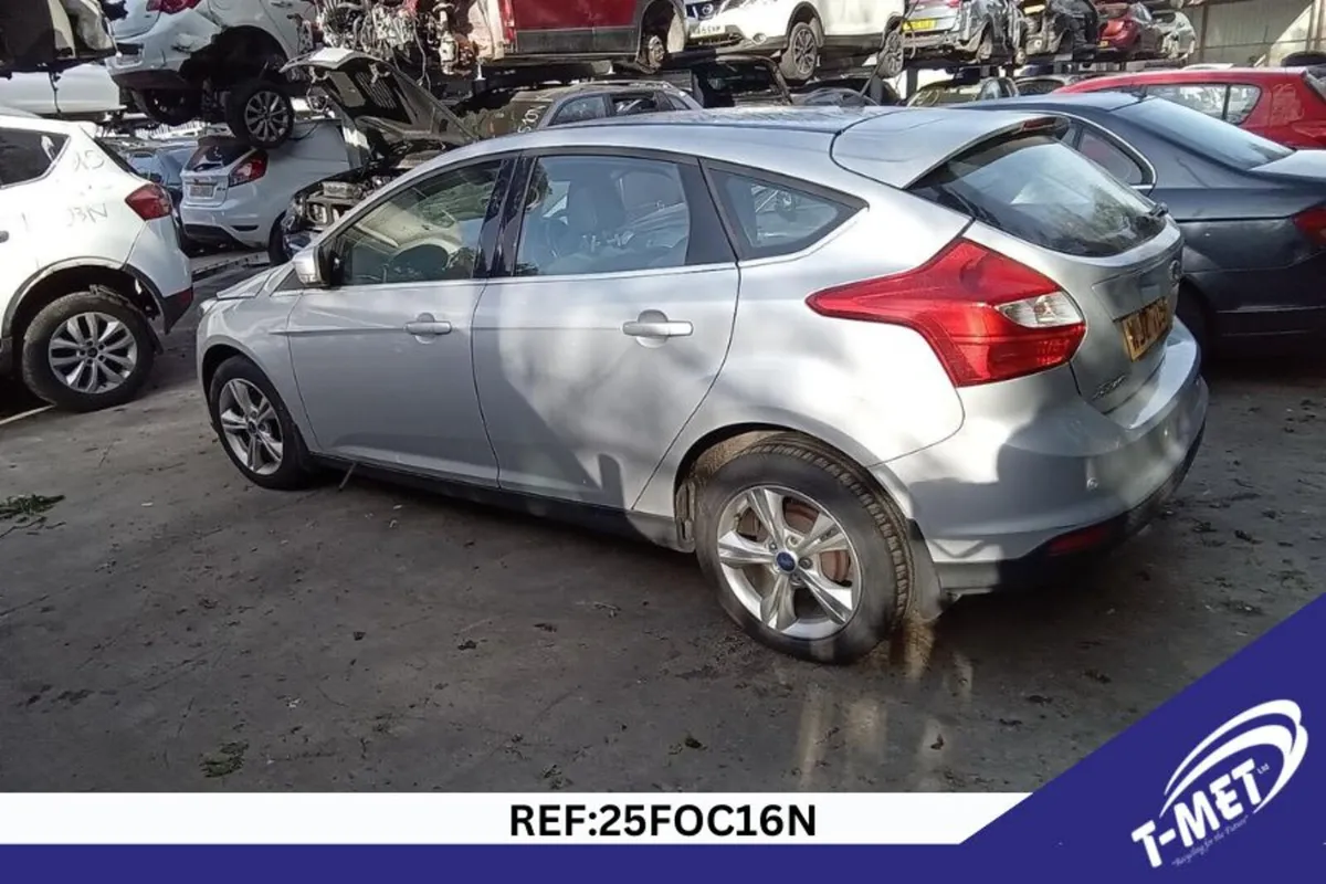 2014 FORD FOCUS BREAKING FOR PARTS - Image 3