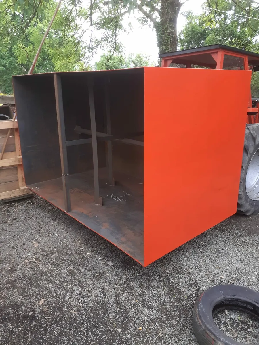 Steel water tank/clay pigeon trap house/Grain bin/ - Image 1