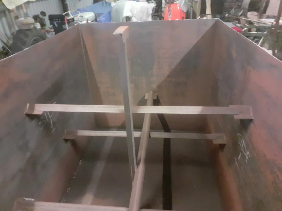 Steel water tank/clay pigeon trap house/Grain bin/ - Image 4