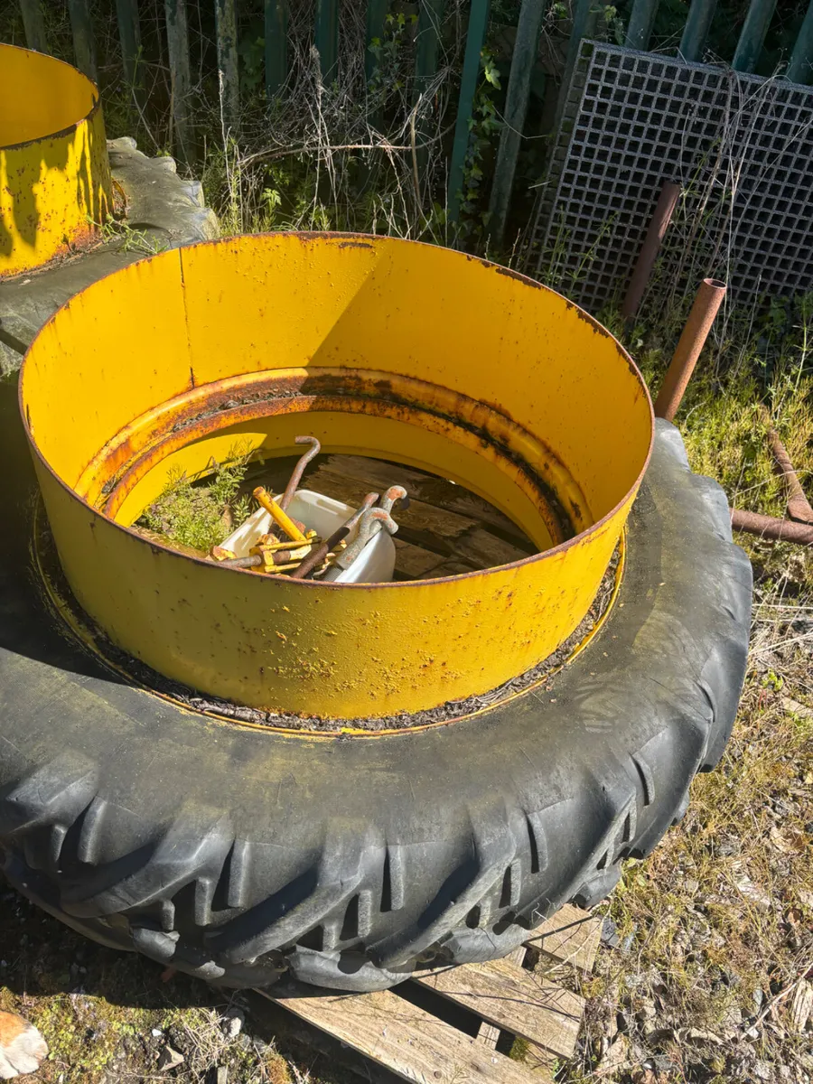 John Deere dual wheels 2650/2850 - Image 1