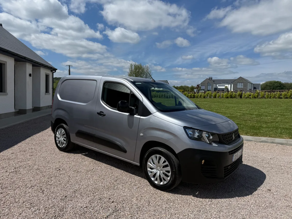 221 Peugeot Partner 100Bhp Professional - Image 2