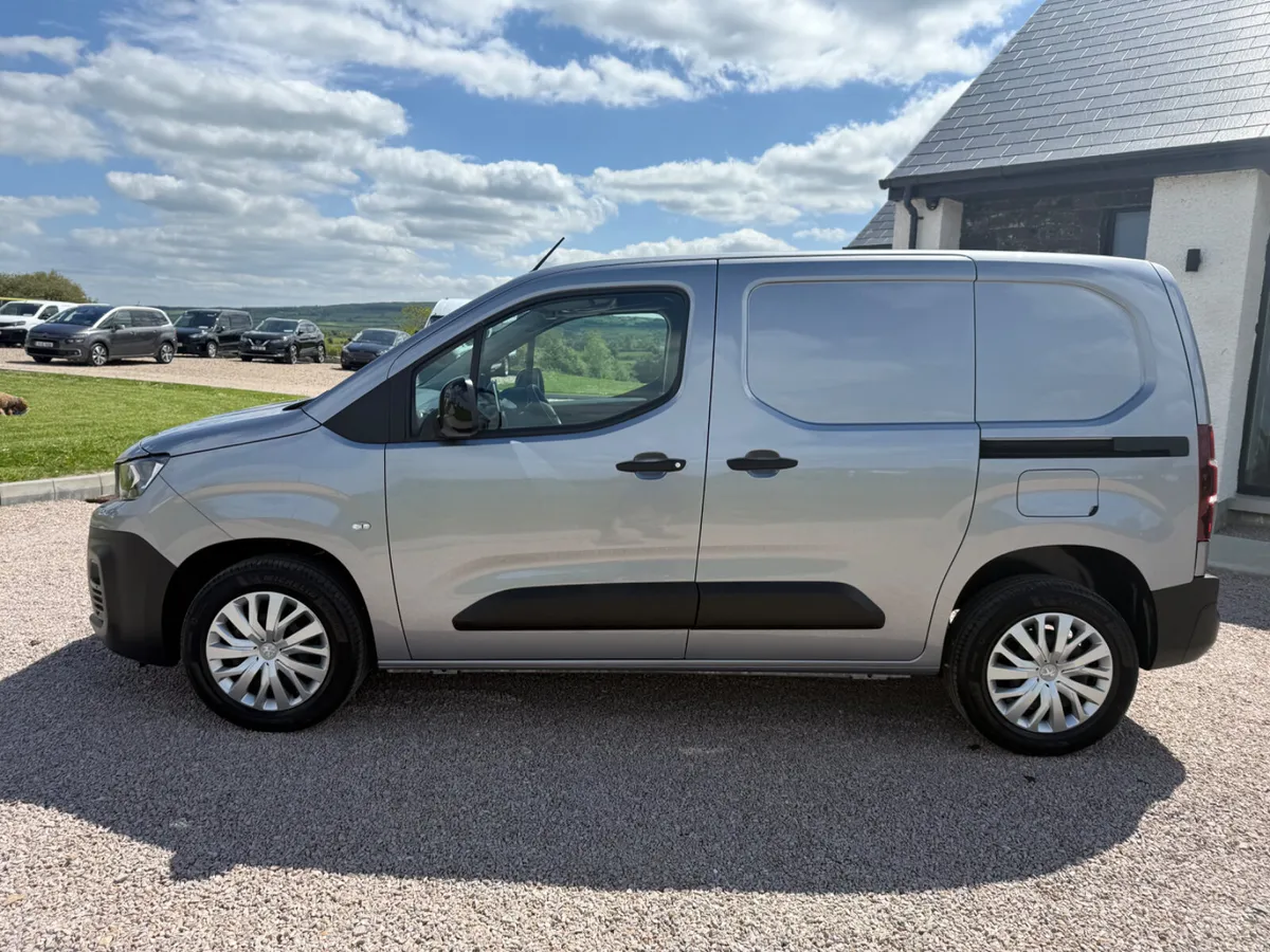 221 Peugeot Partner 100Bhp Professional - Image 4