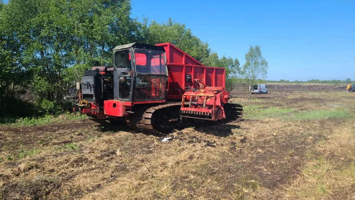 turf hopper - Image 1