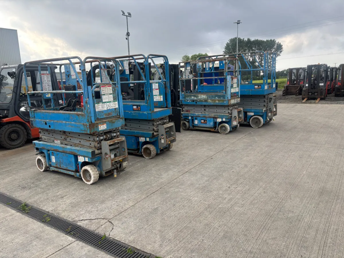 Genie scizzor lifts - Image 1