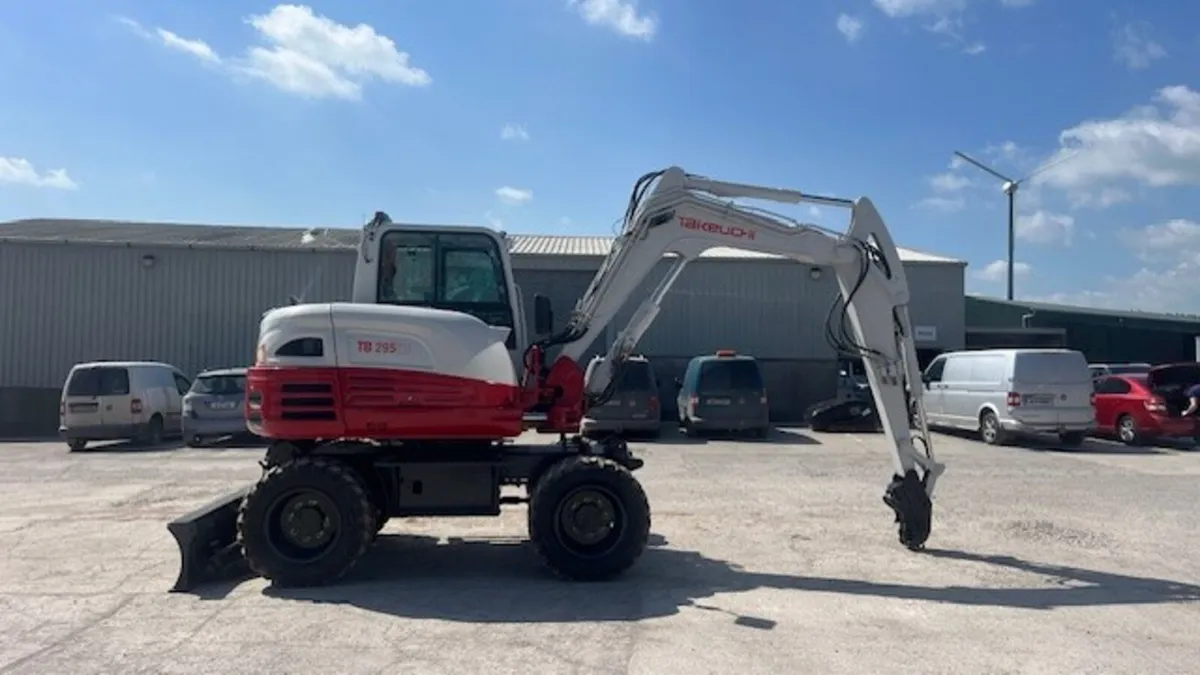 2019 Takeuchi TB295W - Image 3