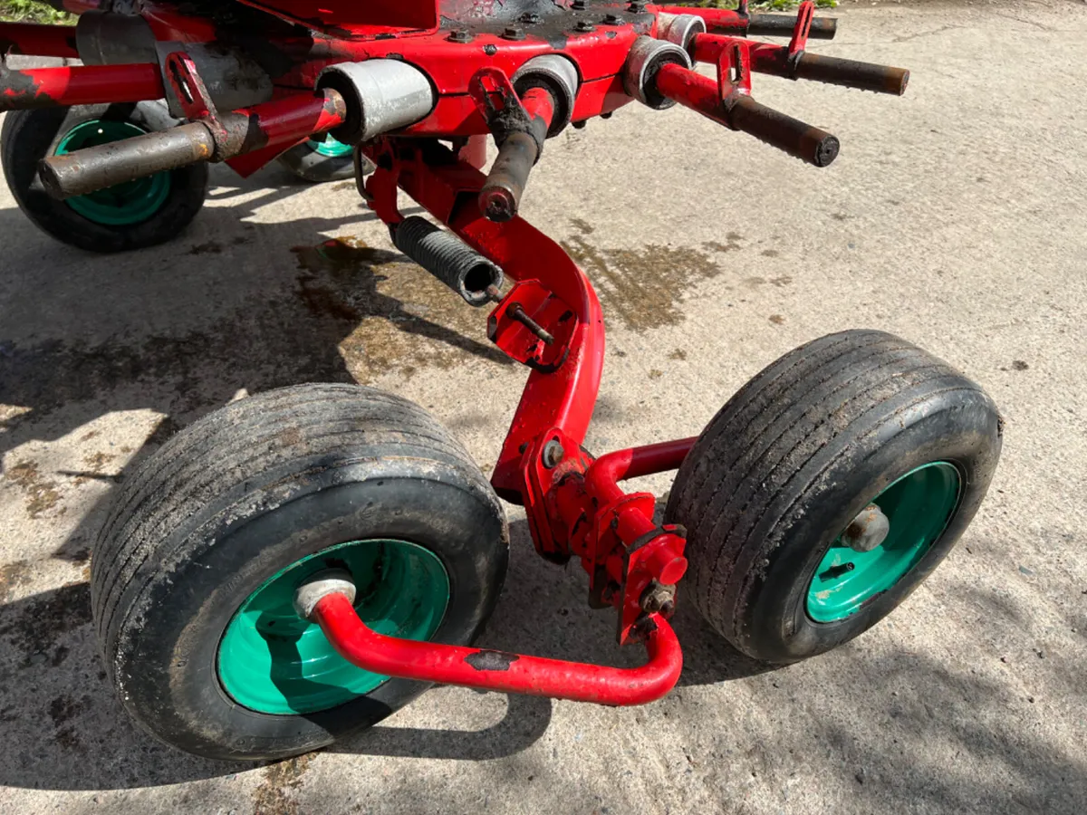 Kverneland Taarup 9142 Rake - Image 2