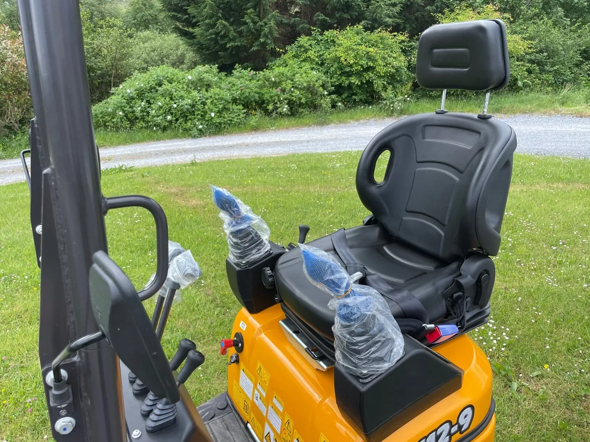 Rhino Servo 1.2T Micro Digger. Finance. - Image 4