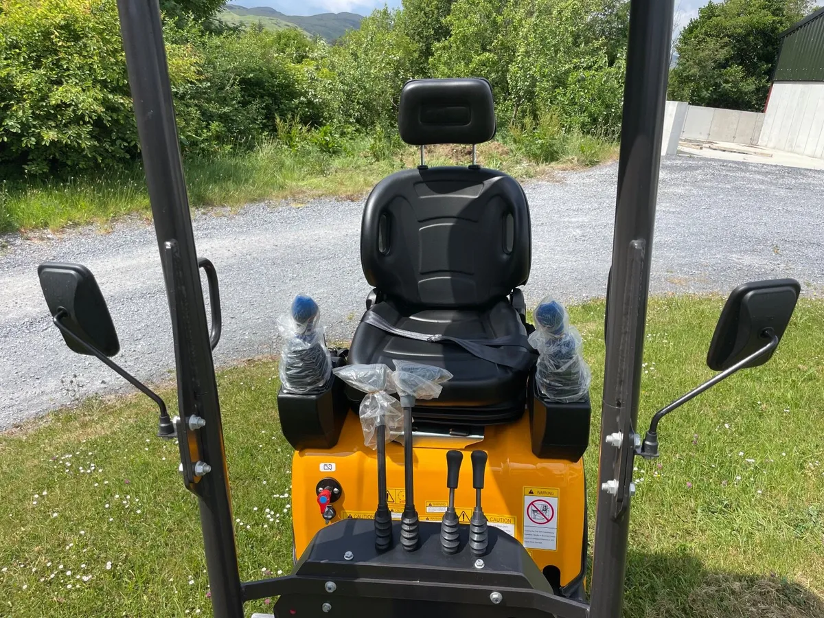 Rhino Servo 1.2T Micro Digger. Finance. - Image 2