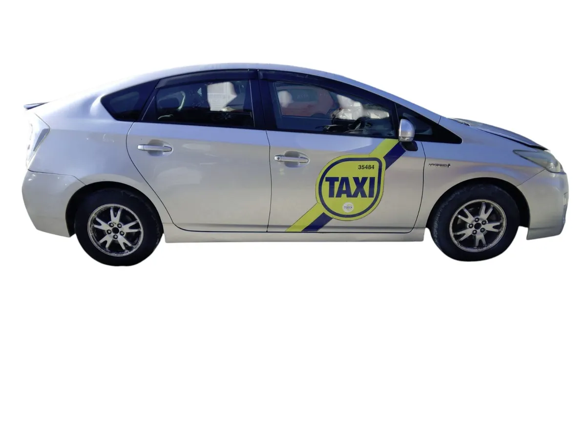 2011 TOYOTA PRIUS For Breaking/Dismantling - Image 2