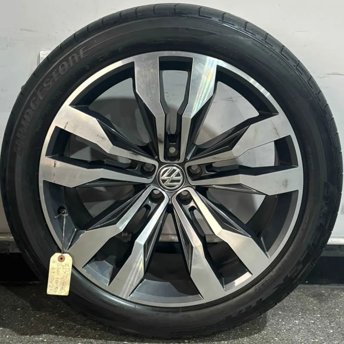 21" GENUINE VW TOUAREG SUZUKA WHEELS AND TYRES - Image 2