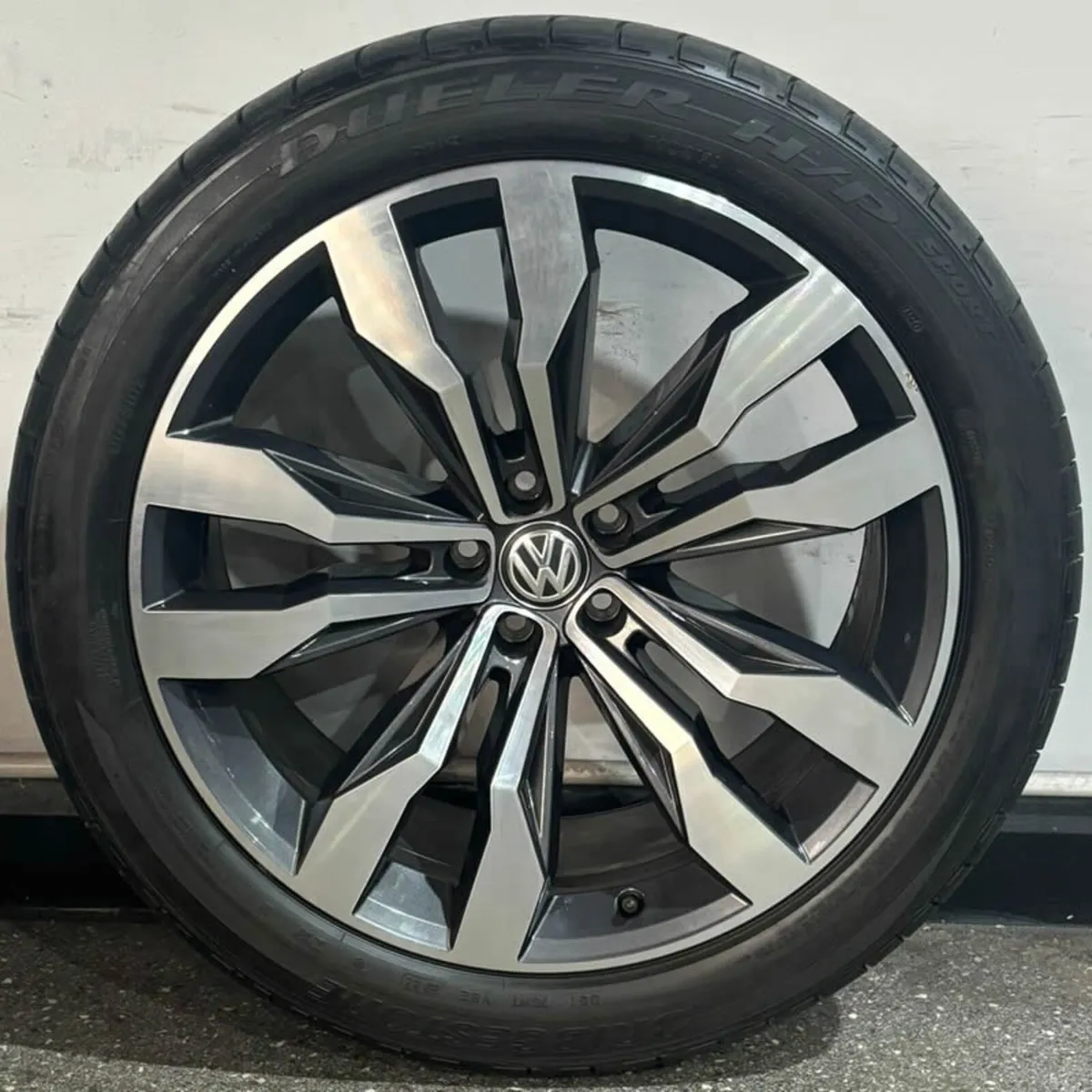 21" GENUINE VW TOUAREG SUZUKA WHEELS AND TYRES - Image 3