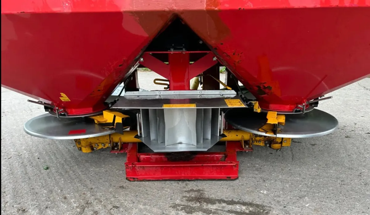 KRM Ex Trena 1600 Fertiliser Sower - Image 3
