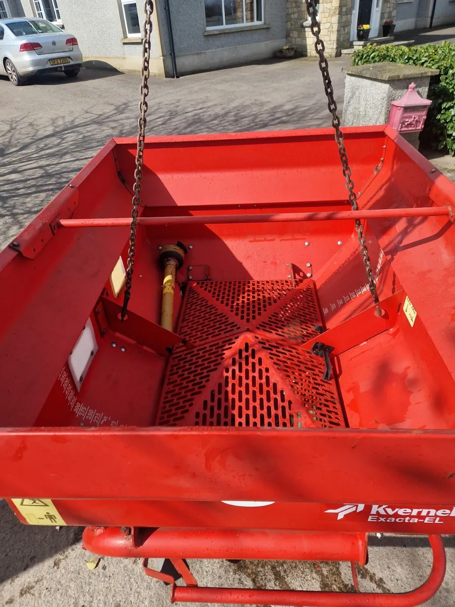 Kverneland Exacta-EL Fertiliser Sower - Image 4