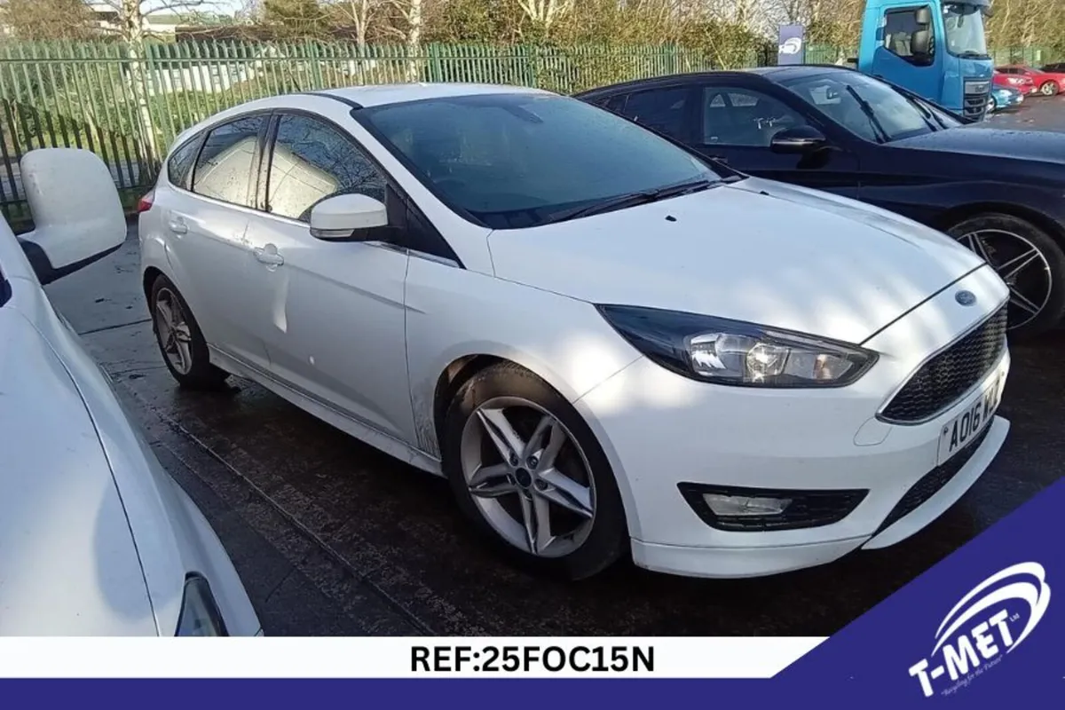 2016 FORD FOCUS BREAKING FOR PARTS - Image 1