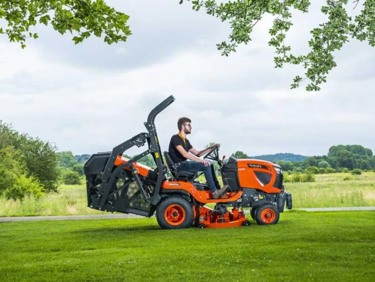 New Kubota G261HD Ride-on Lawnmower - Image 4
