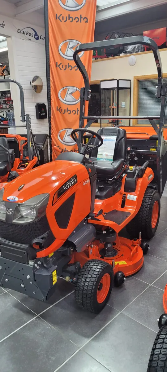 New Kubota G231LD Ride-on Lawnmower - Image 3