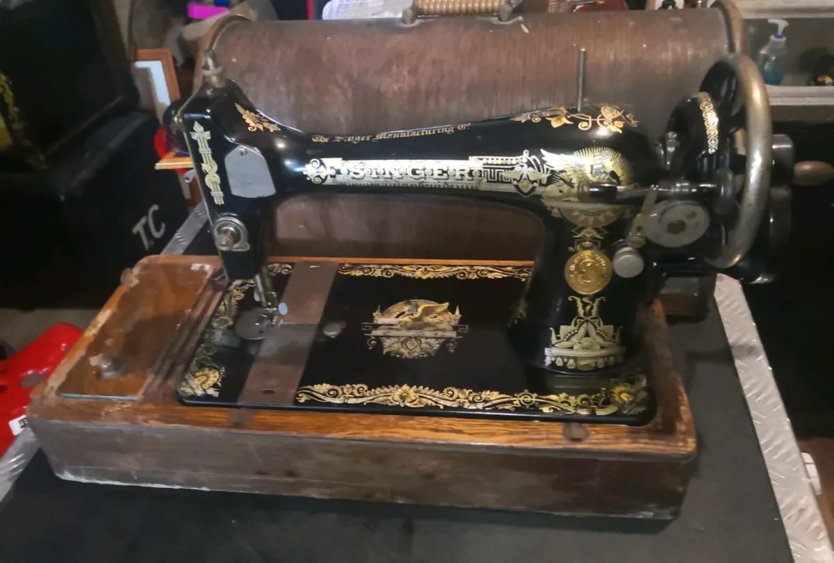 1920s Singer with bentwood case - Image 2