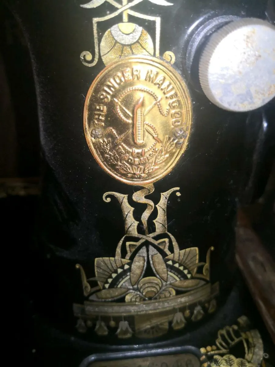 1920s Singer with bentwood case - Image 3