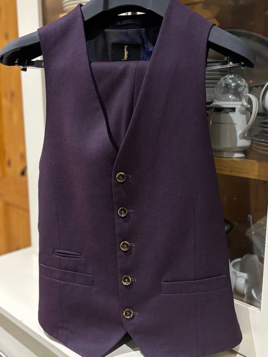 Men’s Suit - Image 4