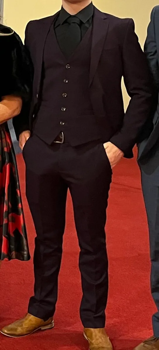 Men’s Suit - Image 1