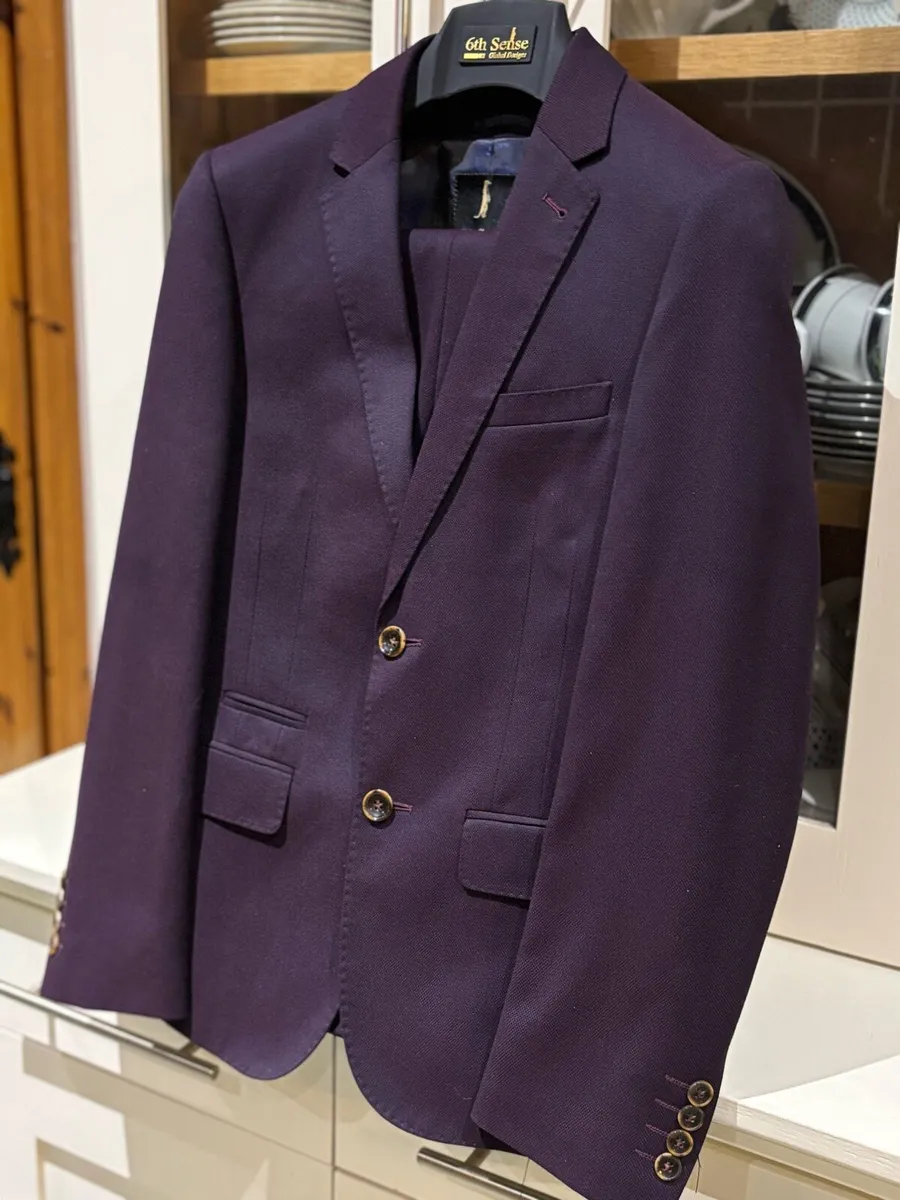 Men’s Suit - Image 3