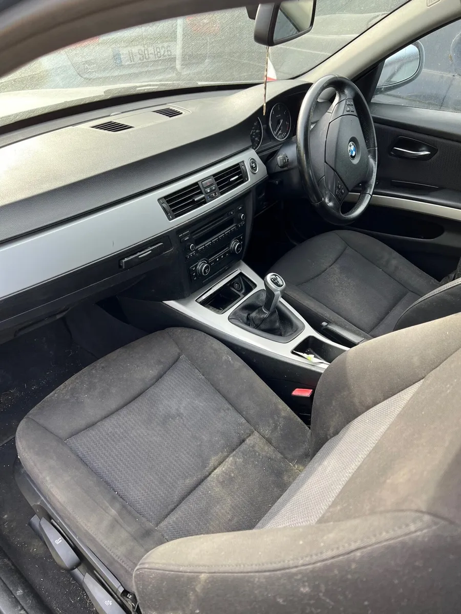 Breaking bmw e90 3 series 320d 2011 - Image 3