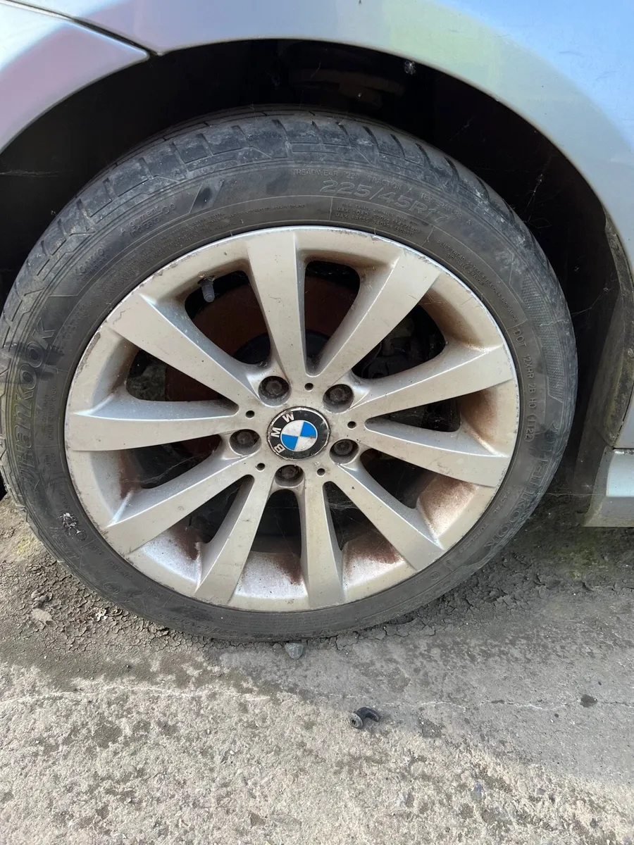 Breaking bmw e90 3 series 320d 2011 - Image 2