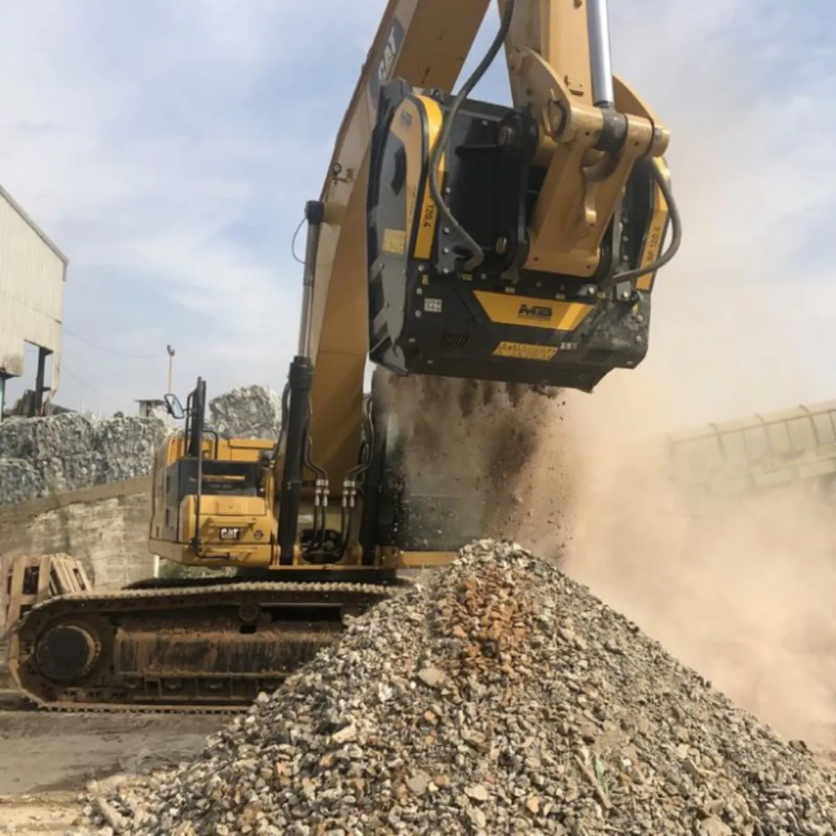 MB BF120 Crusher bucket for excavator - Image 3