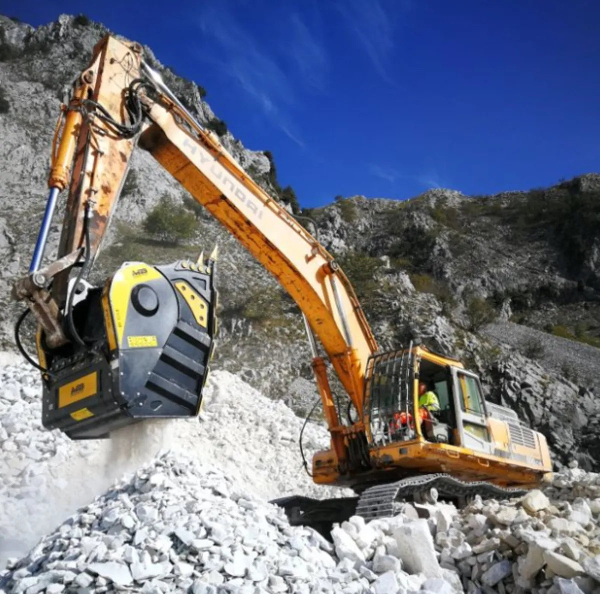 MB BF135 Crusher bucket for excavator - Image 3