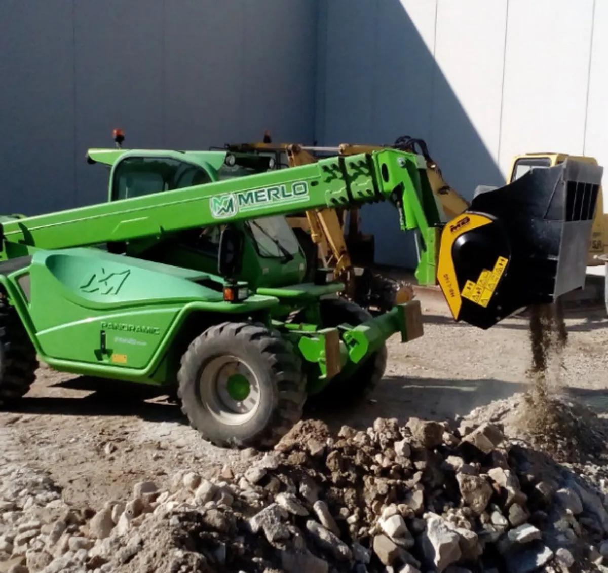 MB L140 Crusher bucket for Loaders - Image 4