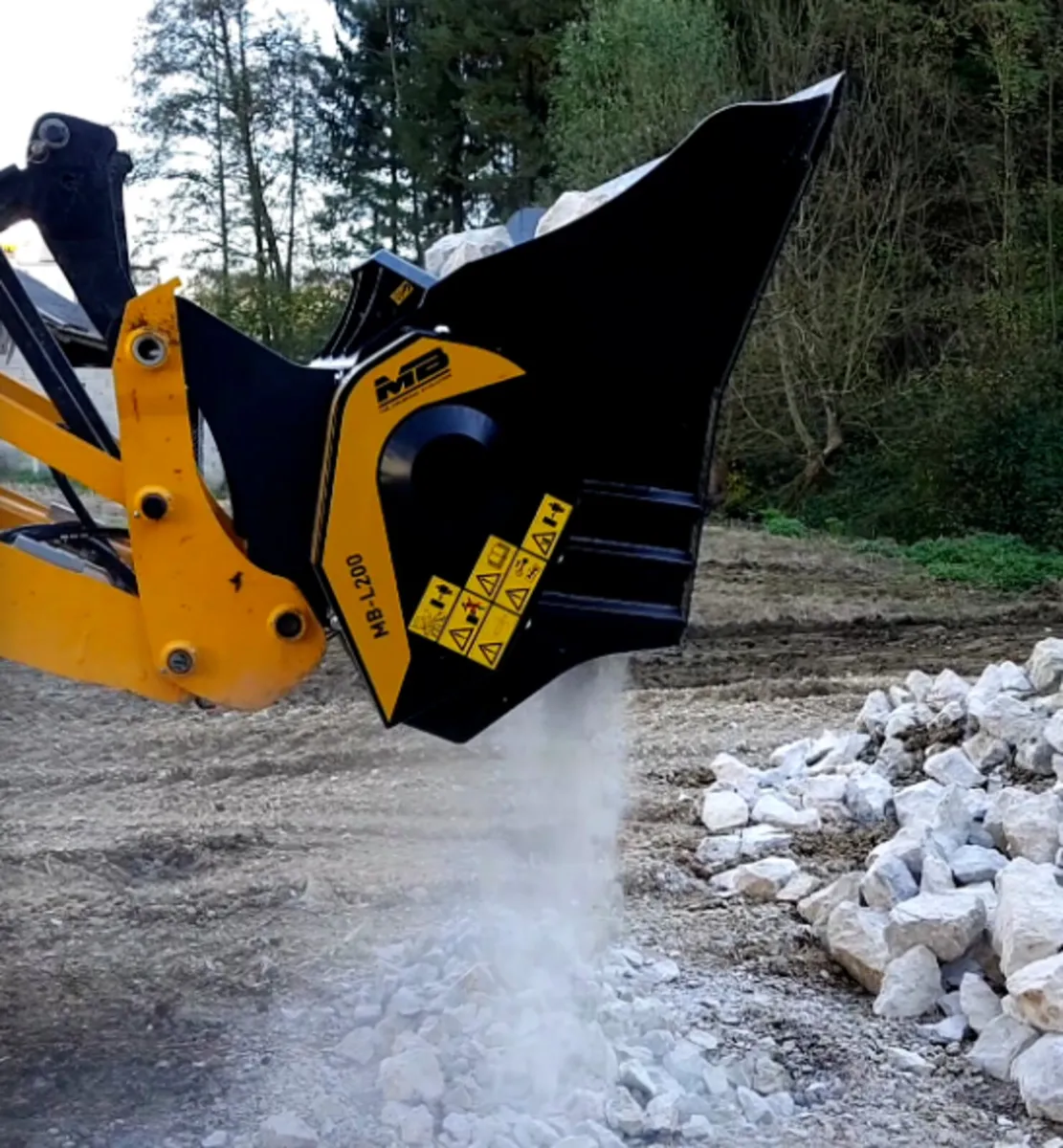 MB L200 Crusher bucket for Loaders - Image 1