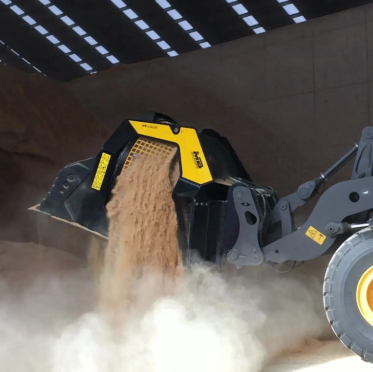 MB LS220 Screening bucket for Loader - Image 1