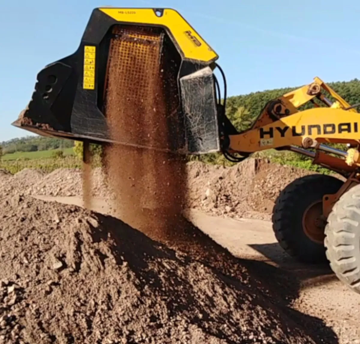 MB LS220 Screening bucket for Loader - Image 3