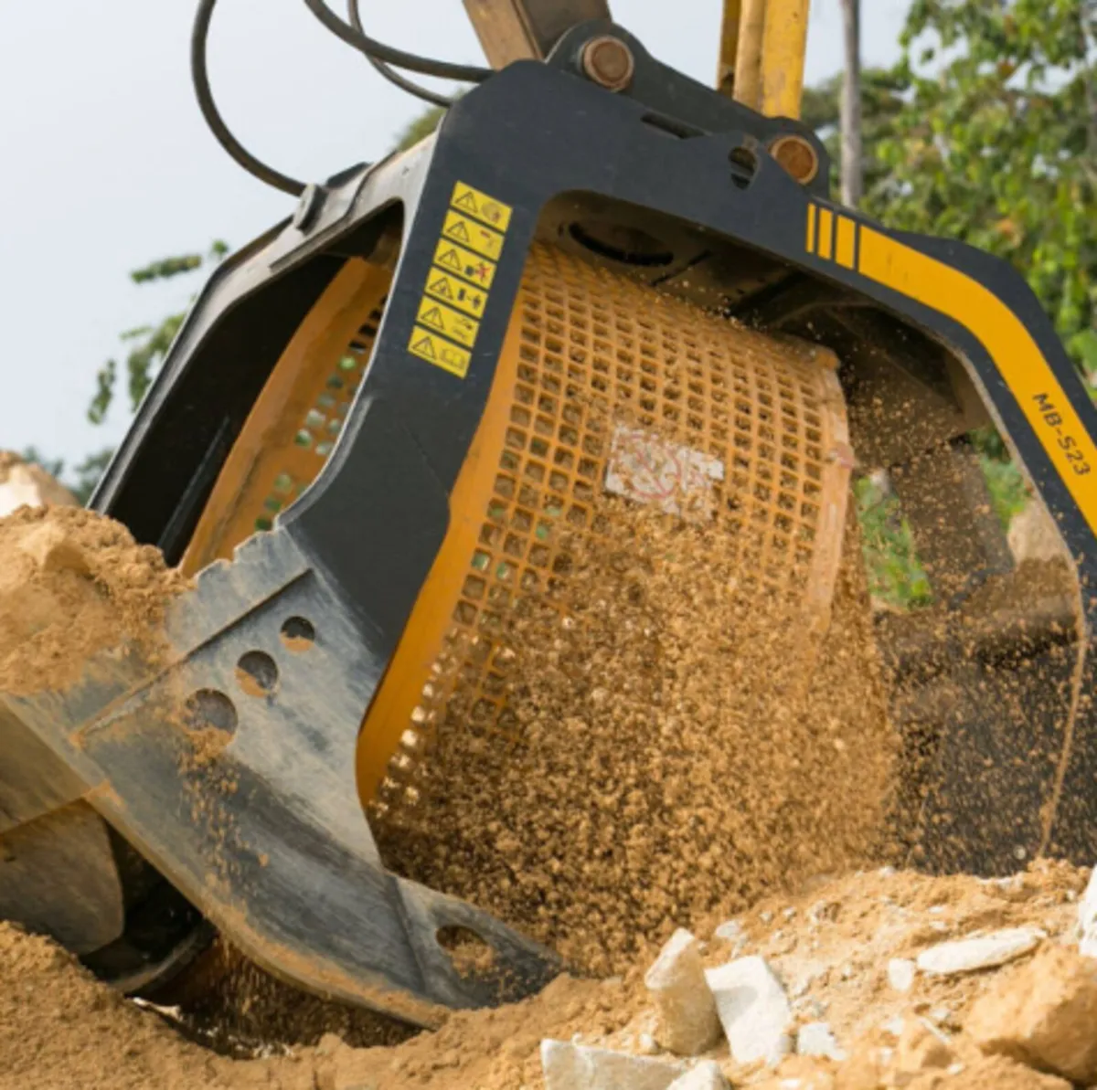 MB S23 Screening bucket for excavator - Image 1