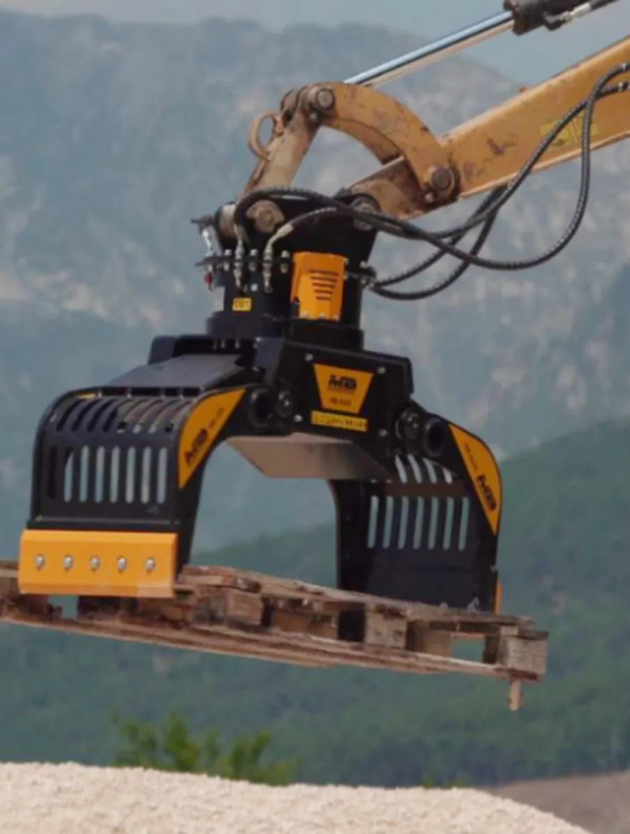 MB G450 Grab for excavator - Image 1