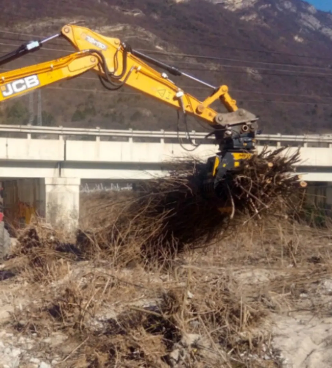 MB G600 Grab for excavator - Image 1