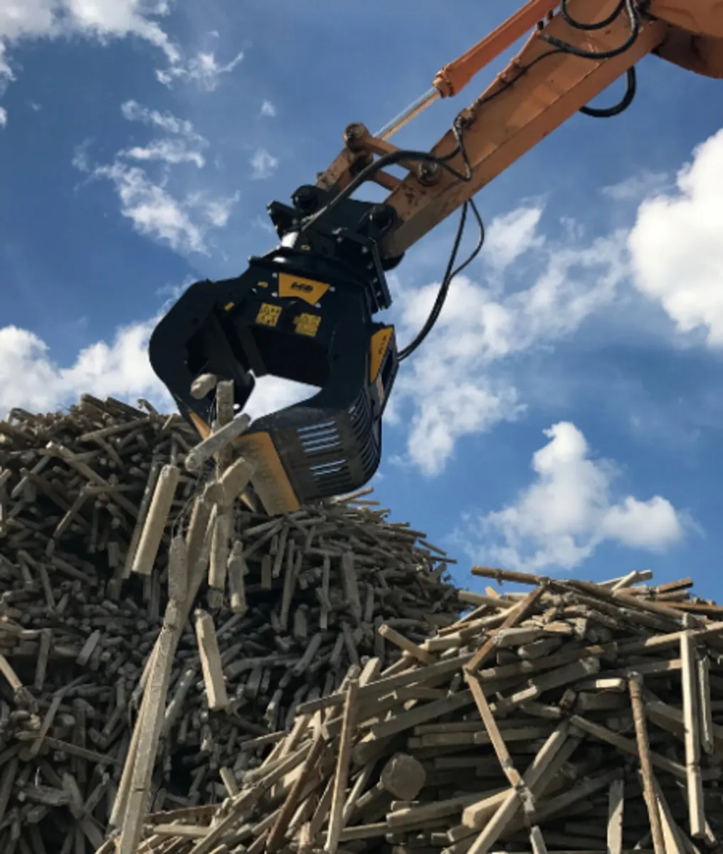 MB G120 Grab for excavators - Image 1