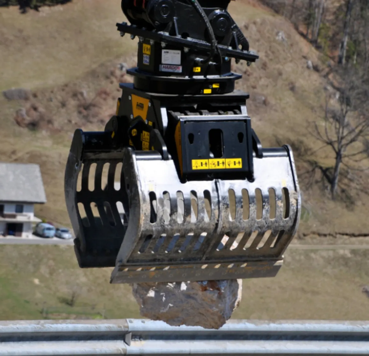 MB G120 Grab for excavators - Image 4