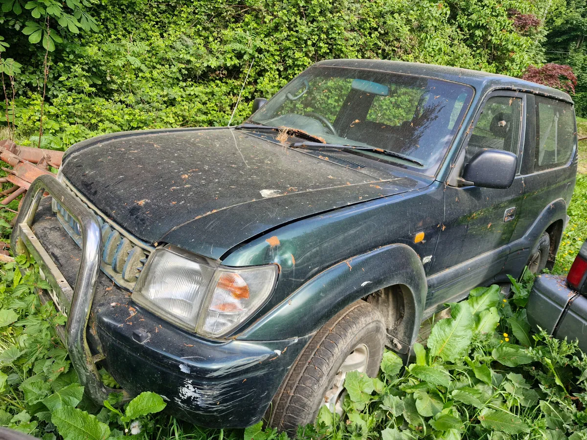 Toyota landcruiser 96 to 03 breaking for parts - Image 1
