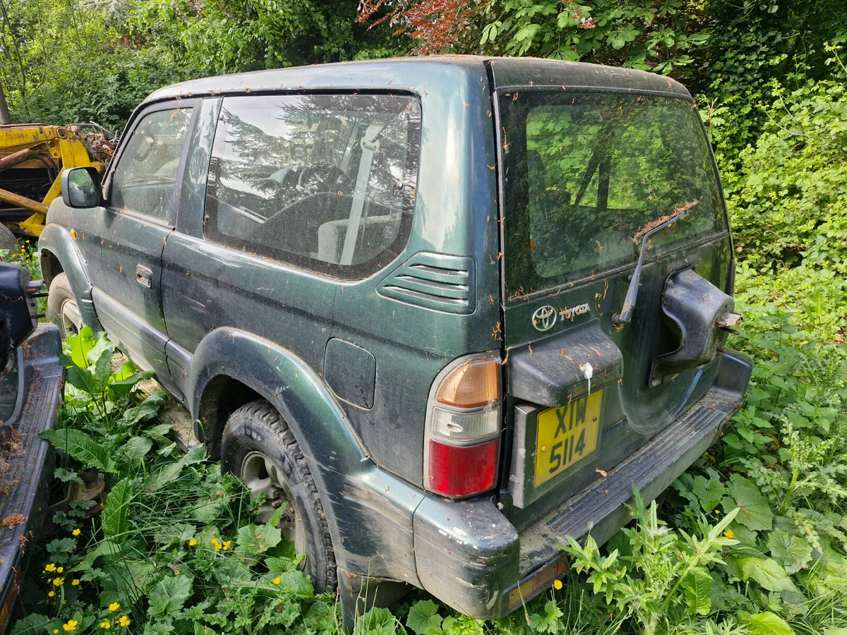 Toyota landcruiser 96 to 03 breaking for parts - Image 4