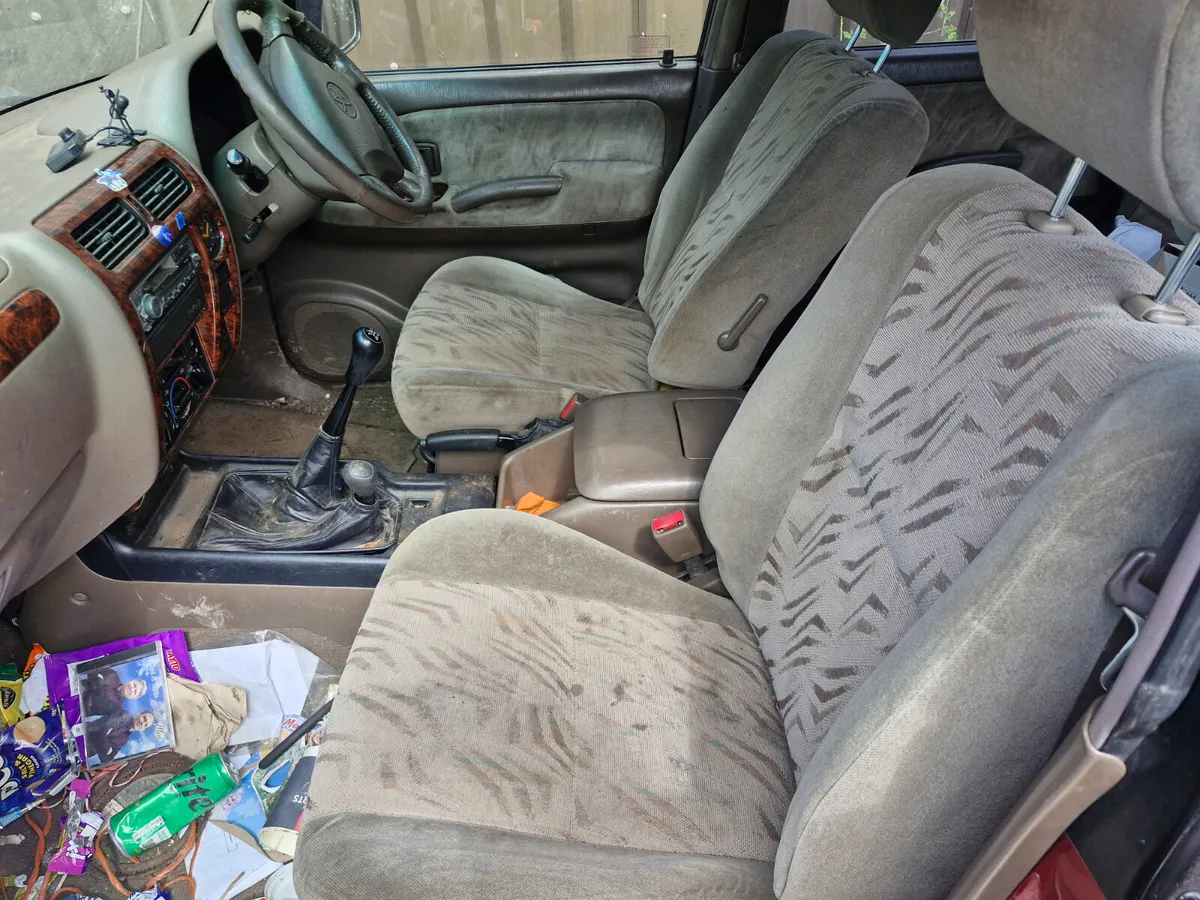 Toyota landcruiser 96 to 03 breaking for parts - Image 4