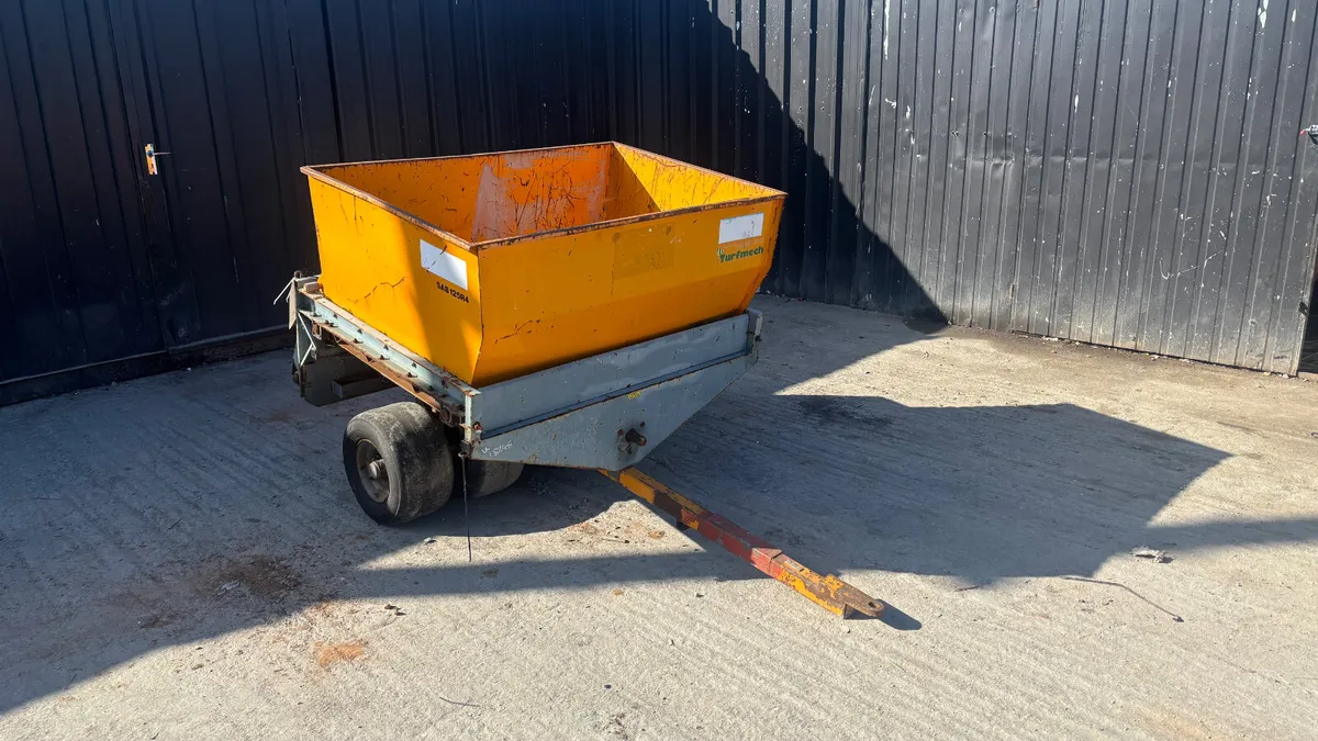 Noblat Single Axle Sand Spreader - Image 1