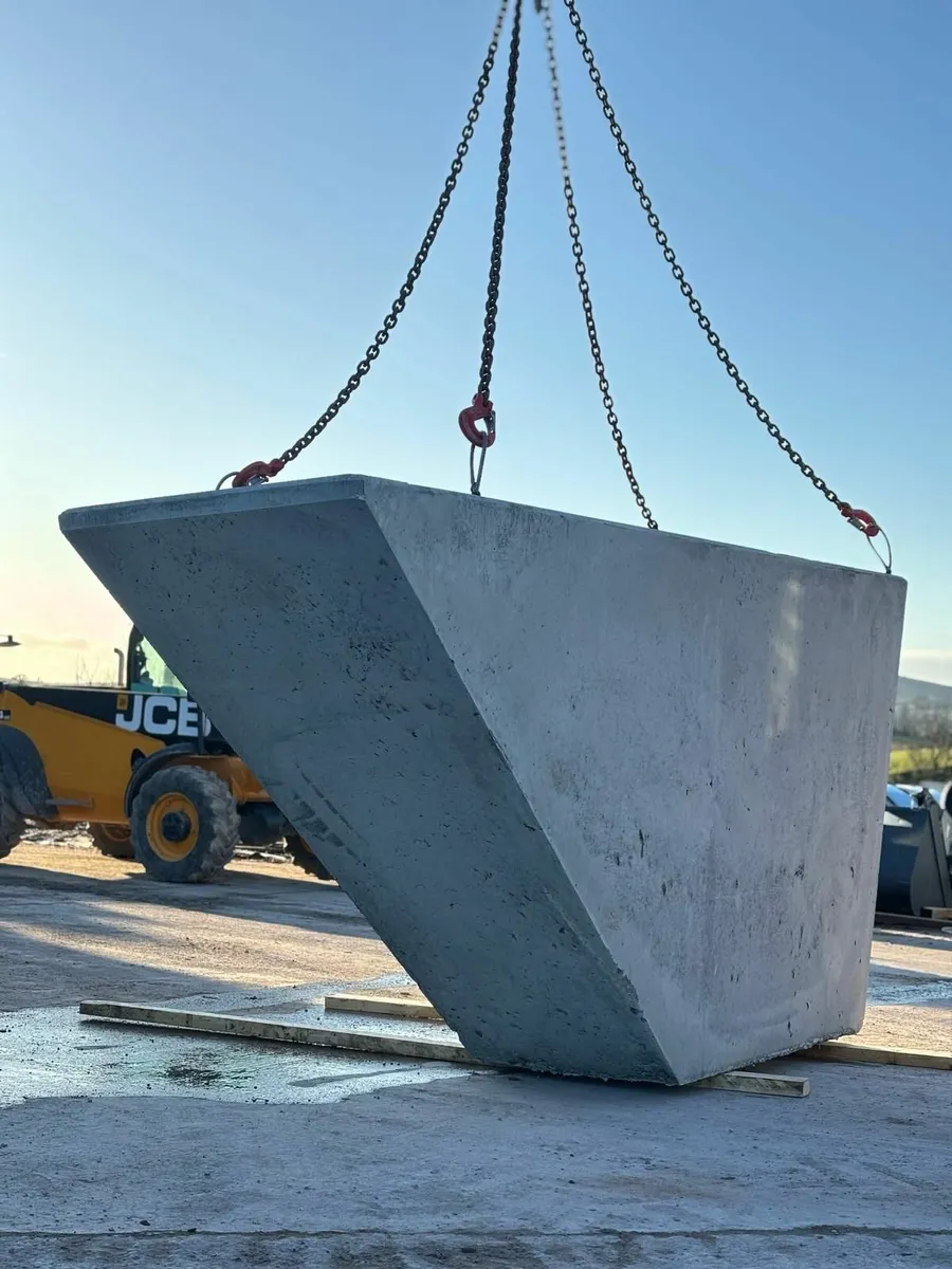 Sheep dippers. Concrete. Can deliver. - Image 1