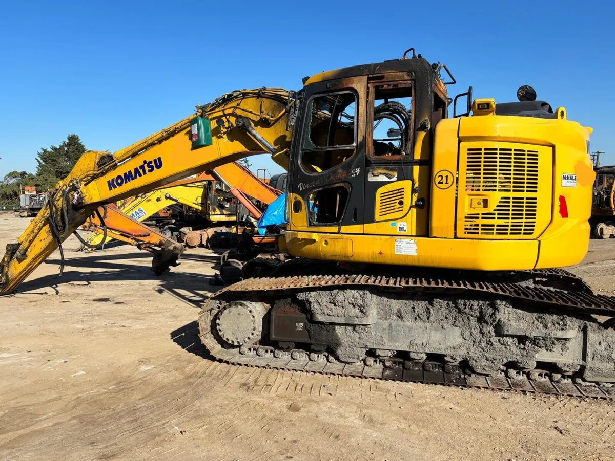 Komatsu PC228USLC-11 Dismantling - Image 1