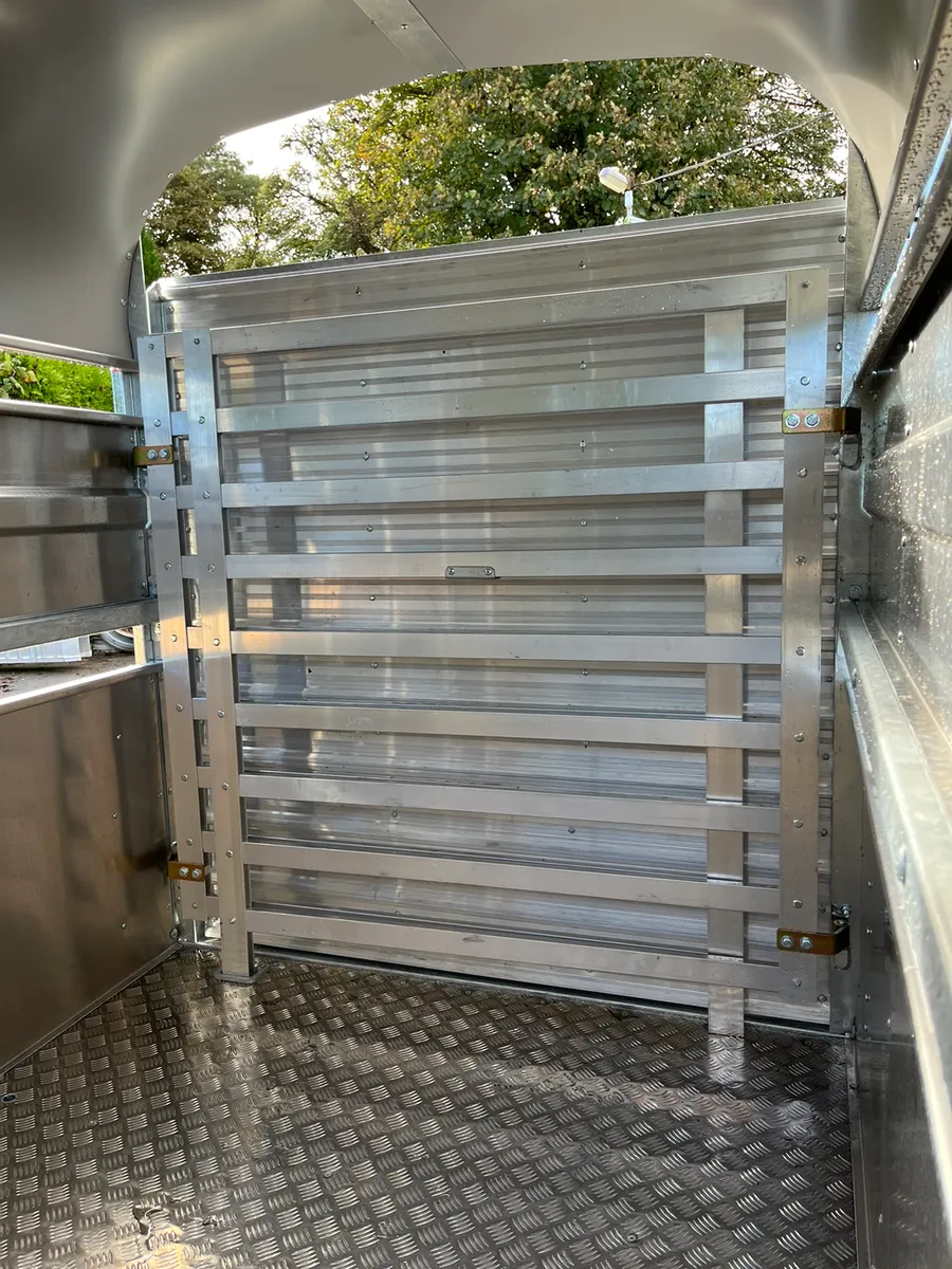 Nugent livestock trailer - Image 2