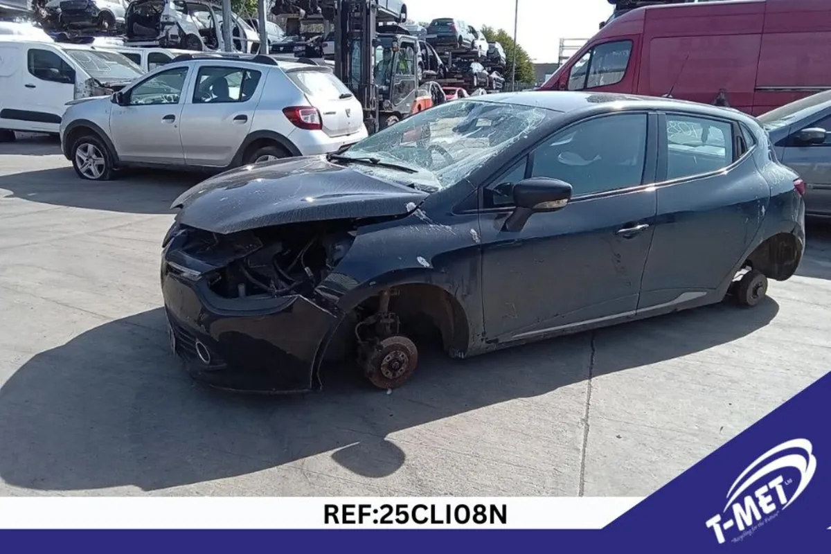 2013 RENAULT CLIO BREAKING FOR PARTS - Image 1