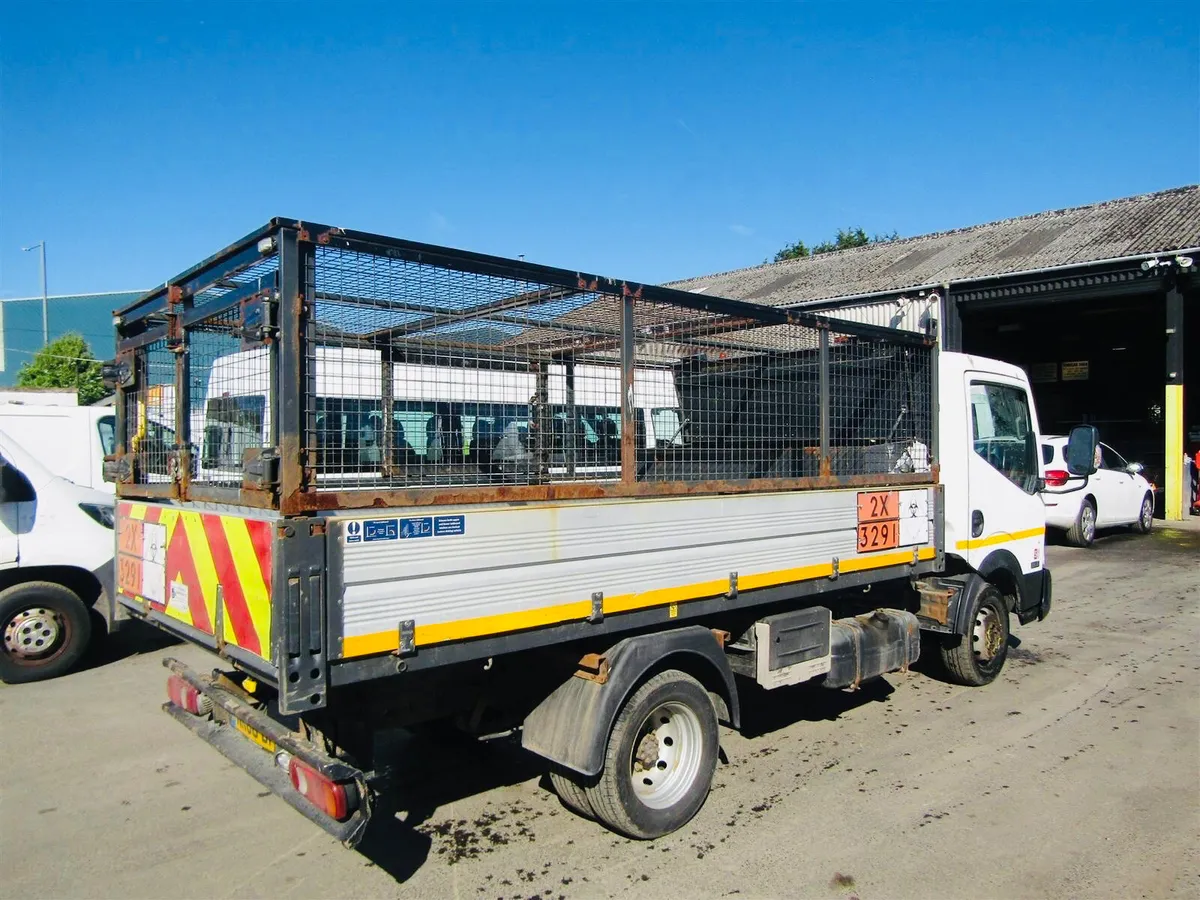 2018 Nissan Cabstar NT400  3L 12F tipper - Image 4
