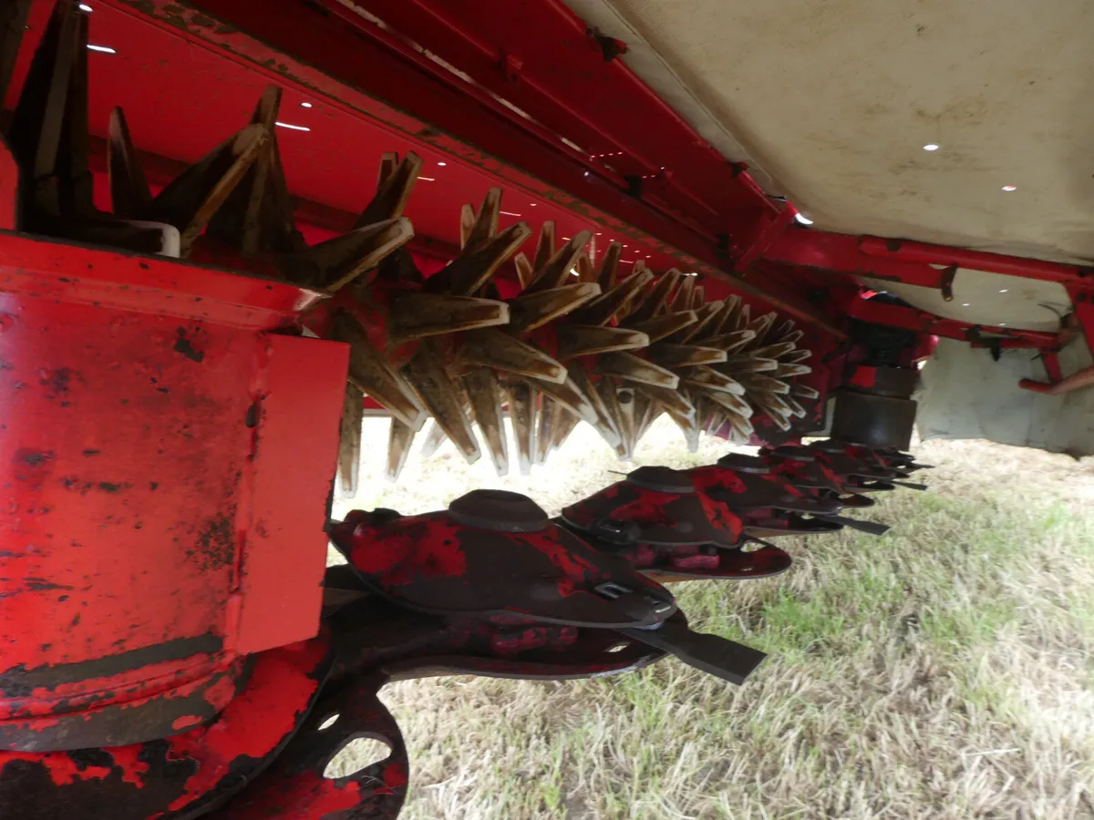 Lely 320 Front and Rear Mower Conditioners - Image 2