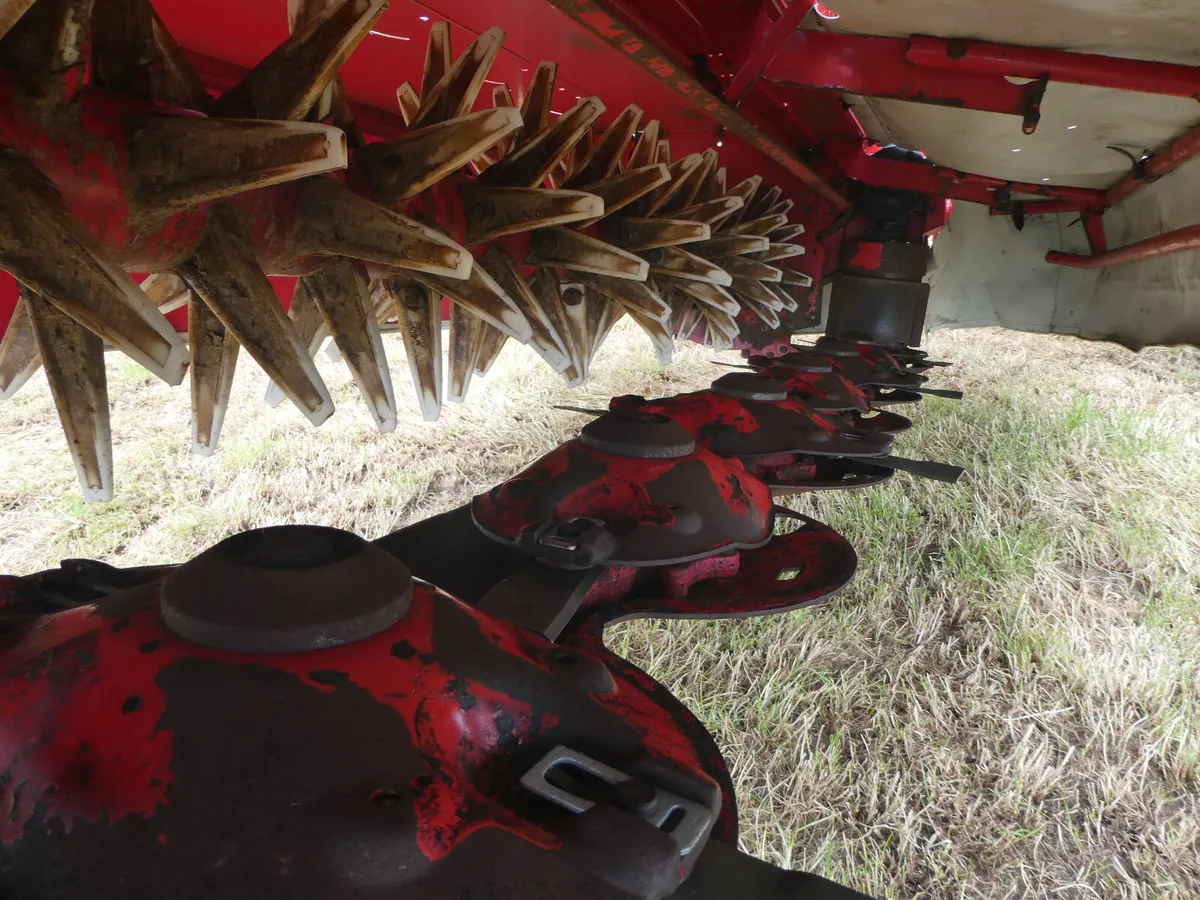 Lely 320 Front and Rear Mower Conditioners - Image 3