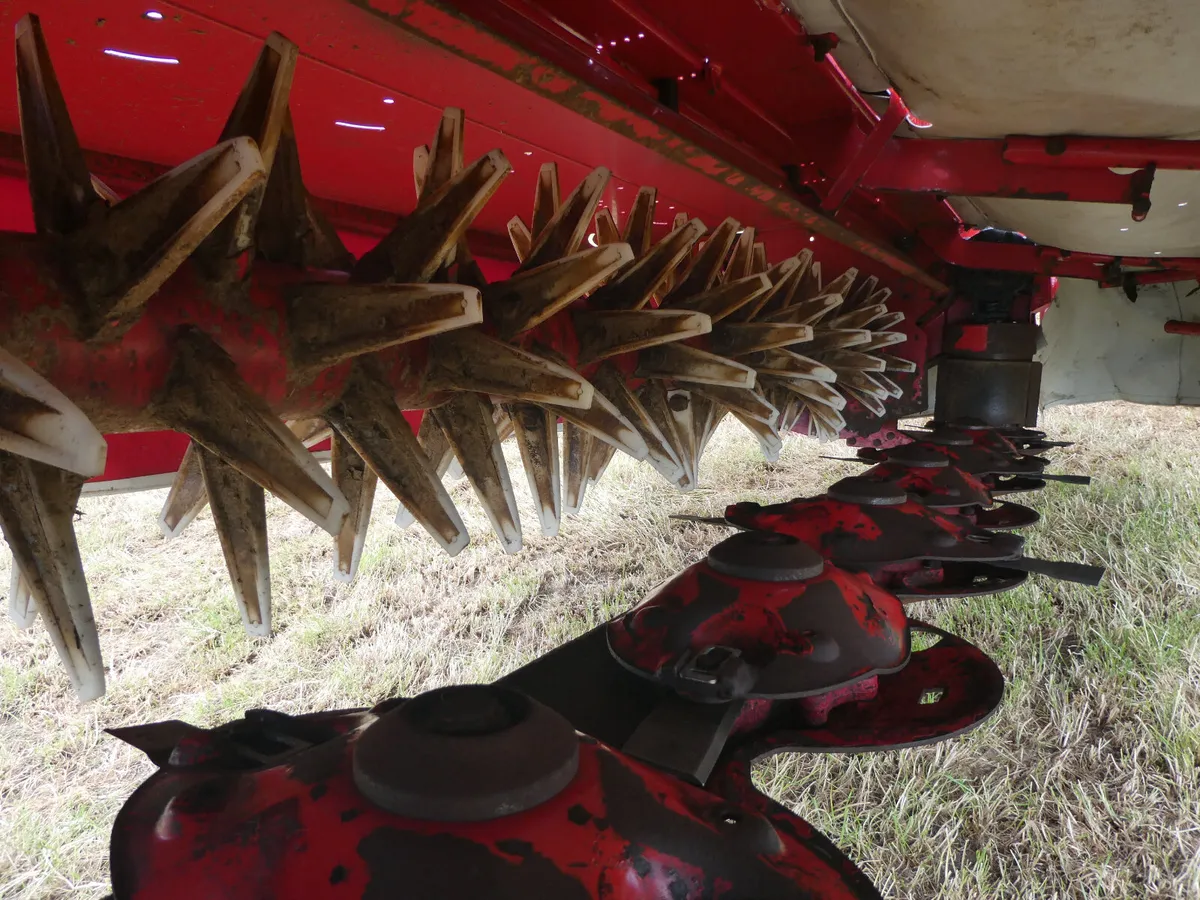 Lely 320 Front and Rear Mower Conditioners - Image 4